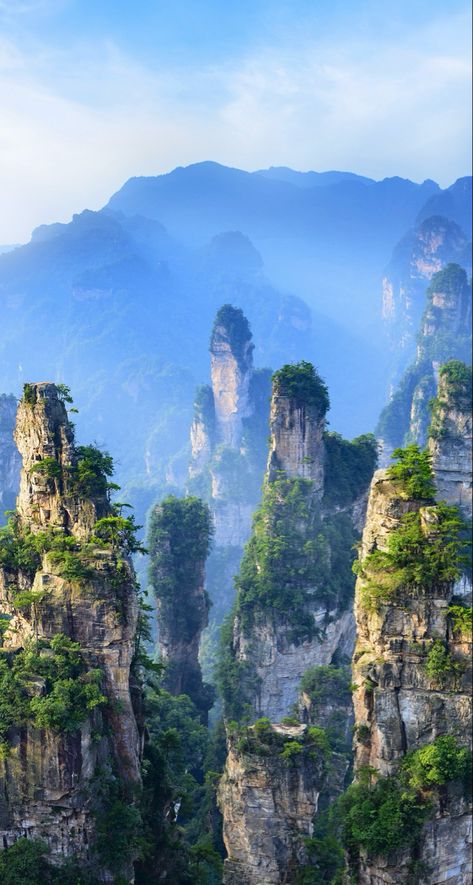 Iphone Wallpaper Nature, Zhangjiajie China, China Wallpaper, Beautiful National Parks, Zhangjiajie, Vina Del Mar, Alien Planet, Wallpaper Nature, Post Apocalypse