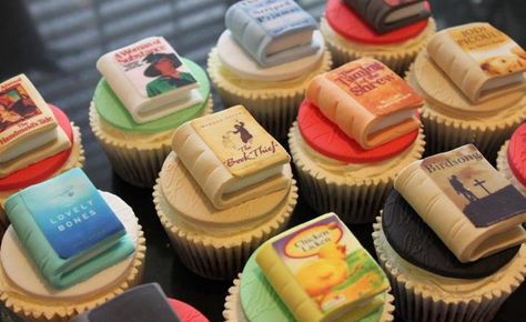 Little Book Cupcakes | 24 Incredible Cakes Inspired By Books Torte Creative, Book Cupcakes, Book Cakes, Book Cake, Torte Cupcake, Snacks Für Party, Cool Birthday Cakes, Cute Cupcakes, Cupcake Cake