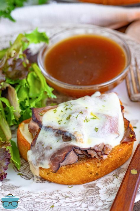 Texas Toast French Dips - The Country Cook Texas Toast French Dip, Garlic Texas Toast, Roast Beef Au Jus, Garlic Toast Recipe, Breaded Chicken Parmesan, French Dips, French Dip Recipes, Beef Au Jus, French Dip Crock Pot