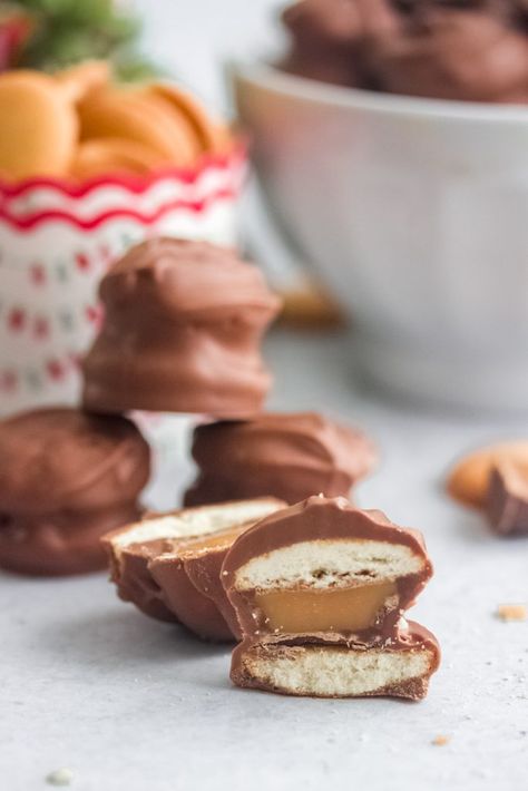 Homemade Twix Bites Twix Bites, Nilla Wafers, Wafer Cookies, Slotted Spoons, Vanilla Wafers, Cookie Sheet, Melting Chocolate, Simple Ingredient, Candy Bar