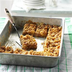 Oatmeal Cookie Bars Recipes, Caramel Apple Oatmeal Cookies, Apple Bar Recipes, Caramel Apple Bars, Apple Oatmeal Cookies, Oatmeal Cookie Bars, Apple Bars, Potluck Desserts, Apple Oatmeal