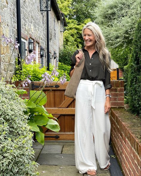 Wide leg trousers & khaki shirt, such a crisp summer outfit @mintvelvet #mintvelvet #mvcollective Middle Aged Women Fashion Summer, Trousers Outfit Summer, Edgy Outfits Summer, Linen Trousers Outfit, Middle Aged Women Fashion, Wide Leg Linen Trousers, Olive Shirt, Khaki Shirt, Cream Trousers