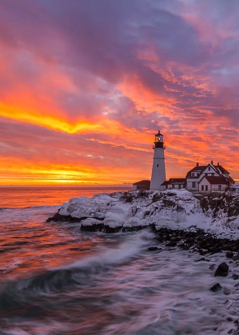 colour my world Lighthouses Photography, Portland Head Light, Maine Lighthouses, Lighthouse Tattoo, Lighthouse Photos, Lighthouse Pictures, Watercolor Sky, Marine Art, Winter Sunset