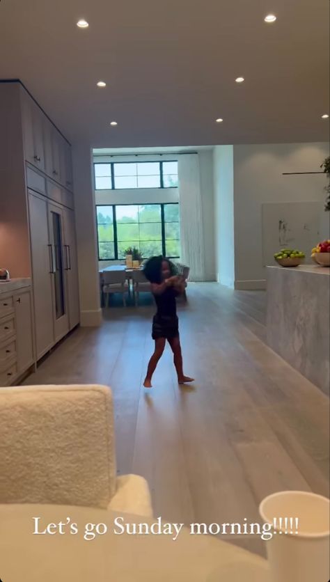 Kloe Kardashian House, Khloe House, Kardashians House, Kardashian House, Khloe Kardashian House, Kylie Jenner House, Mansion Kitchen, Calabasas Homes, Kardashian Home