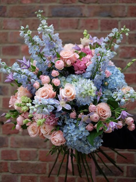 Yellow Pink Blue Flower Arrangement, Colorful Hydrangea Bouquet, Pastel Flowers Bouquet, Colourful Flower Arrangements, Blue And Pink Flower Arrangements, Pink And Blue Flower Arrangements, Blue And Pink Bouquet, Hydrangea Planting, Pastel Flower Arrangements