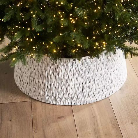 Basket Turned DIY Christmas Tree Collar - Pure Happy Home Tree Stand Diy, Diy Christmas Tree Collar, Christmas Tree Stand Diy, Christmas Tree Basket, Tree Collar Christmas, Rope Tree, Christmas Tree In Basket, Diy Christmas Tree Skirt, Christmas Tree Collar