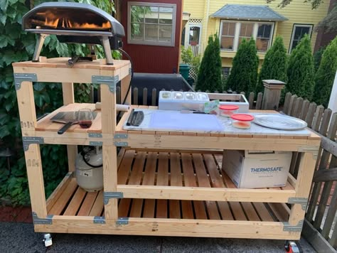 Pizza Oven Outdoor Table, Table For Pizza Oven, Diy Pizza Station, Outdoor Pizza Station Diy, Pizza Prep Station, Pizza Oven Stand Ideas, Pizza Oven Station, Pizza Making Station, Ooni Pizza Station