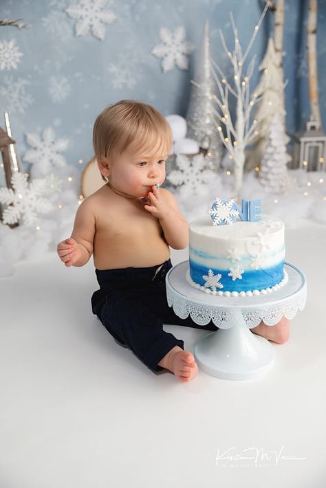 Snowman Smash Cake, Onederland Cake Smash, Boy Winter Onederland Party, Winter One Derland First Birthday Boy, Winter Smash Cake, Winter Wonderland 1st Birthday Boy, Winter Onederland Cookies Boy, Winteroneder Land Theme Party Boy, Winter Wonderland Smash Cake