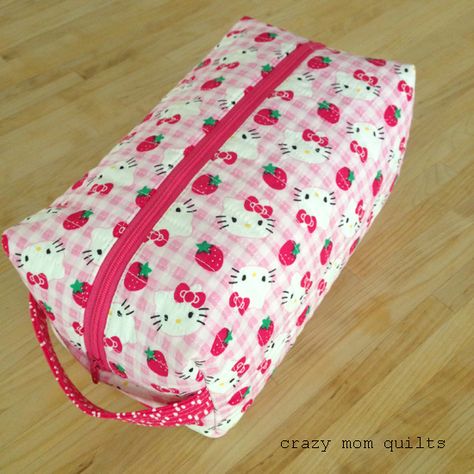 crazy mom quilts: a pair of boxy pouches Sewing Gifts To Make, Box Bag Pattern, Boxy Pouch, Cute Pouch, Boxy Bags, Pouch Sewing, Zipper Pouch Tutorial, Crazy Mom, Pouch Tutorial