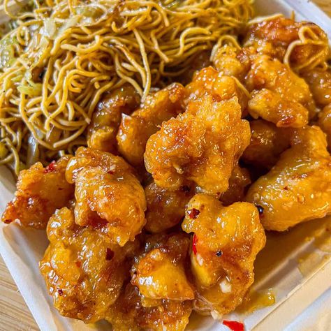 Crispy Orange Chicken, Chinese Food Takeout, Chicken Orange, Gochujang Chicken, Easy Orange Chicken, Wok Recipes, Orange Chicken Recipe, Gluten Free Noodles, Savory Food