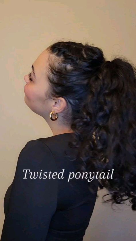 Twisted ponytail💗 Curly Hairstyles With Small Clips, Naturally Curly Ponytail, Hairstyles School Curly, Low Tension Curly Hairstyles, Low Ponytail Curly Hair, Short Curly Hair Ponytail, Ponytail Curly Hairstyles, Cute Server Hairstyles, Curly Hairstyles Baddie