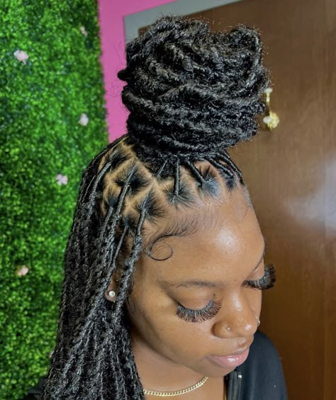 Infinity Locs Styles, Infinity Locs Black Women, Infinity Locs, Black Hair Inspiration, Braided Hairstyles For Black Women Cornrows, Blonde Pixie Cuts, Feed In Braids Hairstyles, Faux Locs Hairstyles, Quick Braided Hairstyles