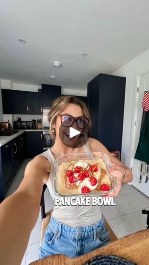 Protein Hacks, Microwave Pancakes, 100g Of Protein, Pancake Bowl, Microwave Breakfast, Easy Breakfasts, Protein Pancake Mix, Facebook Recipes, Protein Mix