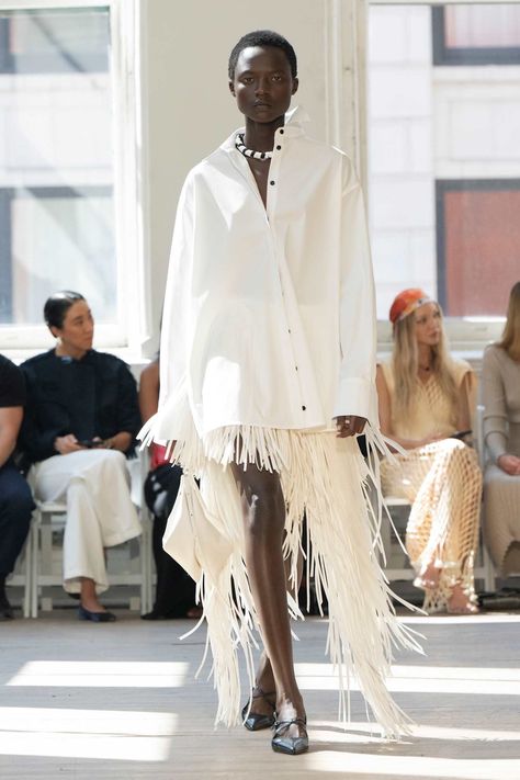 The 11 Spring 2025 Trends to Know From New York Fashion Week - Fashionista Look Boho Chic, White Outfit, Runway Trends, Silk Skirt, Women Trends, Proenza Schouler, Fashion Week Spring, New York Fashion Week, New York Fashion