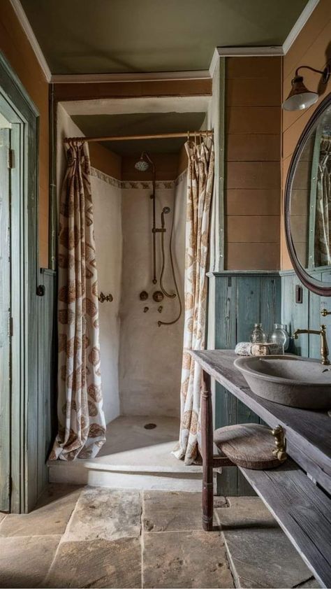 Wood Beam Bathroom, Country Side Bathroom, Rustic Shower Room, Indie Bathroom, Rustic Bathroom Decor Ideas, Rustic Cabin Bathroom, Dark Academia Room Ideas, Western Bathrooms, Man Bathroom