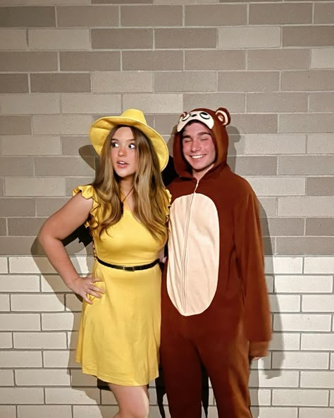 Curious George And Man In The Yellow Hat, Curious George Couple Costume, Curious George Costume, Halloween Easy Costume, College Halloween Costume, Eve Costume, Couples Halloween Costumes, Costumes 2024, Unique Couple Halloween Costumes