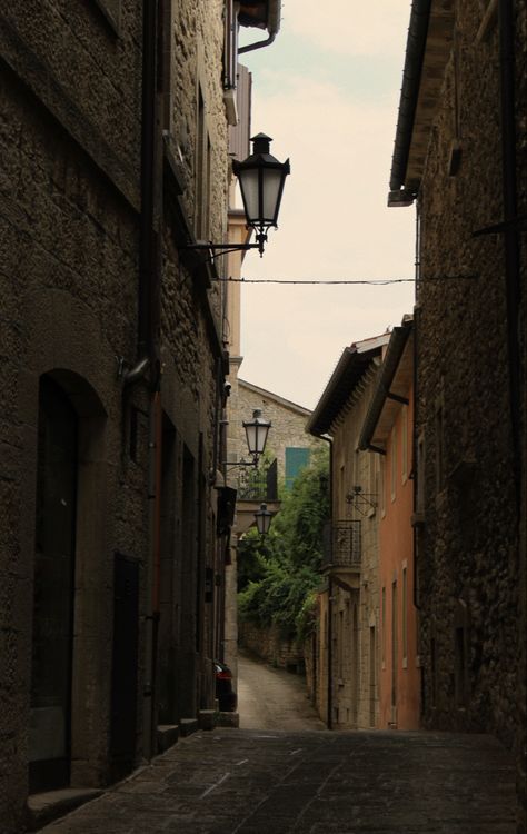 #vintage #retro #aesthetic #italy #sanmarino #streets #summer Italy Street Photography, Old Italy Aesthetic, 80s Aesthetic, Italy Aesthetic, Abandoned Places, Italy, Road