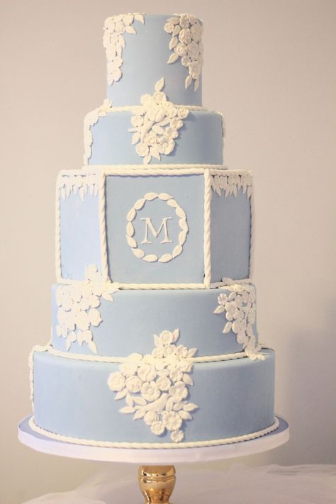 Blue Themed Wedding Cake, Wedgwood Cake, Wedding Cake Designs Blue, Woodland Reception, Champagne Wedding Cake, 15 Cakes, Champagne Wedding Cakes, French Blue Wedding, Chinoiserie Wedding