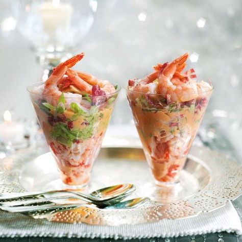 Christmas starter - Crayfish and Prawn Cocktail with Bitter Leaves with recipe link Crayfish Cocktail, Starters Recipes Christmas, Christmas Dinner Starters, Shrimp Cocktails, Christmas Starters, Food Avocado, Prawn Cocktail, Xmas Dinner, Best Christmas Recipes