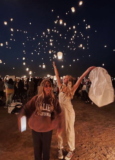 Travel Pictures Airport, Lantern Festival Aesthetic, Girl Best Friends Aesthetic, Bestie Vacation, Friend Adventures, Bestie Travel, Lantern Fest, Lantern Aesthetic, Bff Travel