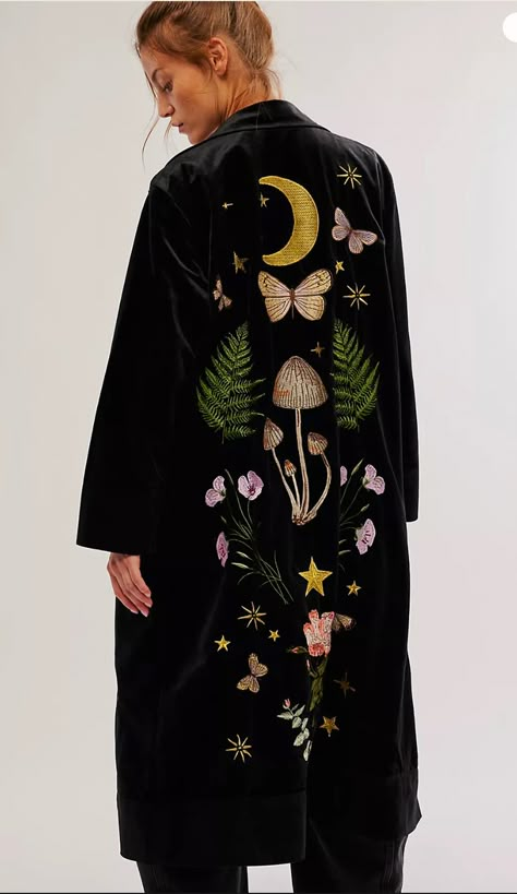 Embroidered Trench Coat, Punk Blazer, Indian Textile Design, Bohemian Witch, Blazer Ideas, Flowing Gown, Statement Jackets, Silk Caftan, Ramadan Collection