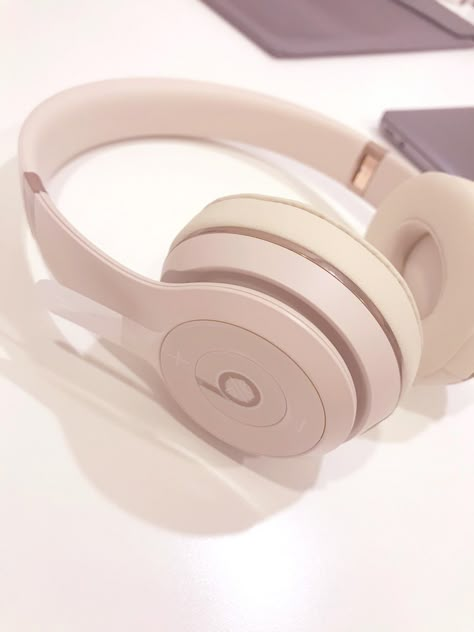 Rose Gold Beats Headphones Aesthetic, Headphones Aesthetic Beats, Pink Beats Headphones Aesthetic, Beat Headphones Aesthetic, Saving Motivation, Beat Headphones, Beats Headphones Aesthetic, Rose Gold Headphones, Big Headphones