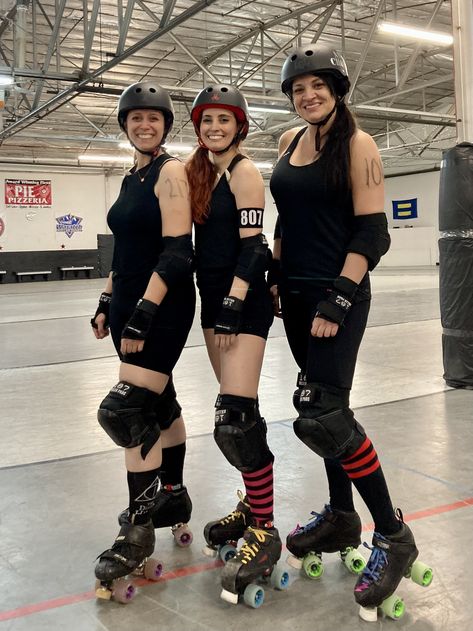 Roller Derby Aesthetic, Roller Derby Outfits, Roller Derby Costume, Skateboard Fashion, Derby Outfits, Gym Fits, Space Girl, Vision Boards, Roller Derby