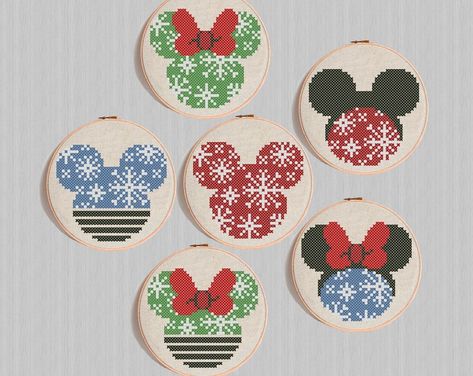 Disney Christmas Cross Stitch, Mouse Cross Stitch Pattern, Christmas Miniatures, Cross Stitch Beginner, Diamond Dotz, Diy Christmas Ornament, Funny Cross Stitch Patterns, Cat Cross Stitch Pattern, Cross Stitch Christmas Ornaments