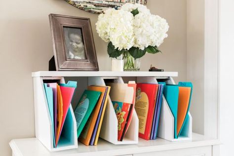 Cheap ways to make big improvements. Nursery Organization Diy, Office Hacks, Diy Home Decor For Apartments, Diy Organizer, Dollar Store Diy Organization, Store Hacks, Dollar Store Hacks, Dollar Store Organizing, Nursery Organization