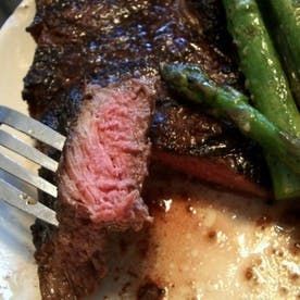 Steak In A Skillet, Blade Steak Recipes, Iron Skillet Steak, Cast Iron Skillet Steak, Blade Steak, How To Make Steak, Cast Iron Steak, Cast Iron Skillet Cooking, Skillet Steak