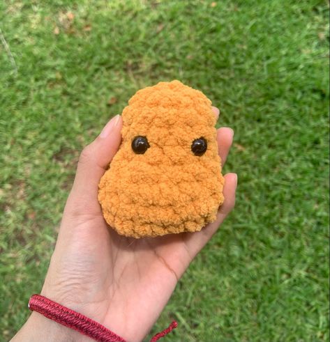 Ready to crochet your own cute critters? Explore our free patterns and step-by-step tutorials for crafting adorable amigurumi. Let's stitch! 🧶🐰 Crochet Ideas Plushies, Knitting Plushies, Crochet Plushie Ideas, Crochet Chicken Nugget, Plushies Aesthetic, Plush Diy, Cute Critters, Crochet Free Patterns, Owl Crochet Patterns