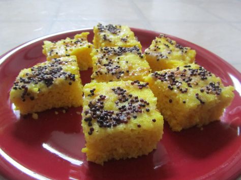 Khaman Dokla Khaman Dhokla, Gujarati Snacks, Dhokla Recipe, Breakfast Specials, Eggless Recipes, Indian Breakfast, Gujarati Recipes, Gram Flour, Microwave Recipes