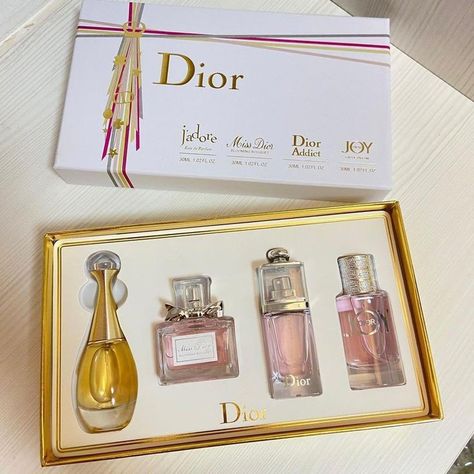 Perfume Dior, Koleksi Parfum, Dior Jadore, Dior Perfume, Perfume Collection Fragrance, Perfume Set, Fancy Makeup, Dior Addict, Perfume Scents