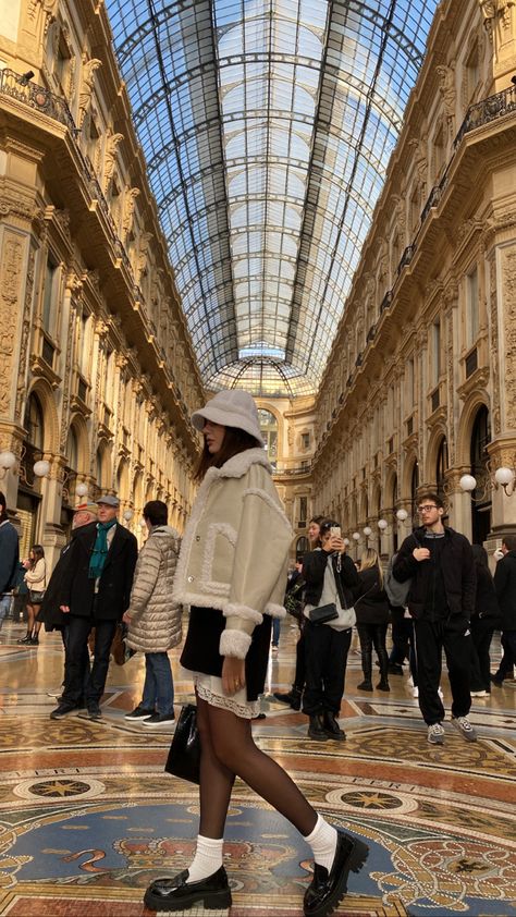 Outfits Milano ootd winter autumn galleria ysl Gucci Ted baker bag Milano Outfit, Italy Outfits, Louvre, Ootd, Italy, Building, Photography, Travel