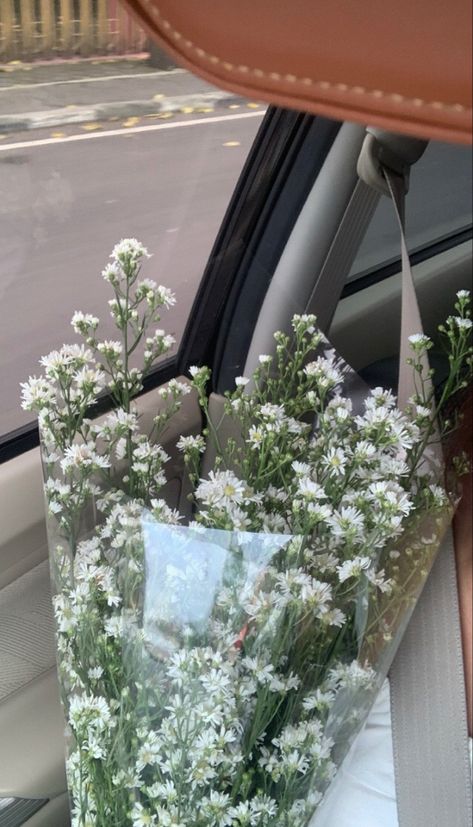 Fresh Flower Aesthetic, Fresh Flowers Aesthetic, Fresh Flower Bouquets, Touch Love, Cute Asian Babies, Flower Store, Flower Bucket, Baby S Breath, Wedding Decor Style