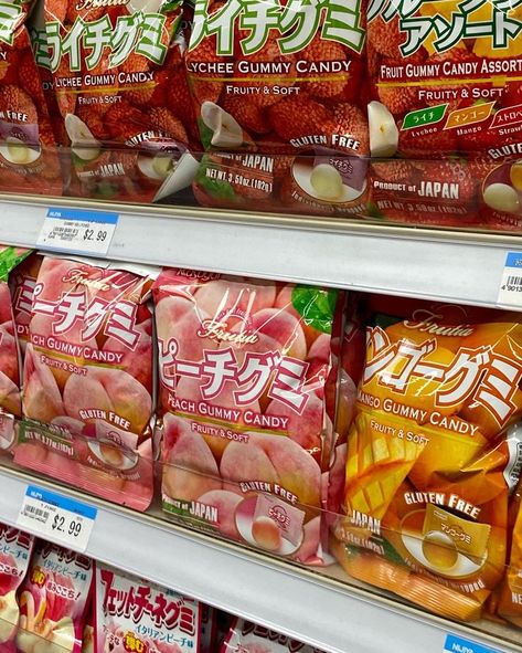 Korean Gummy Candy, Japanese Gummy Candy, Lychee Candy, Peach Gummies, Japanese Desert, Japanese Peach, Japanese Candy Snacks, Aesthetic Foods, Korean Snacks