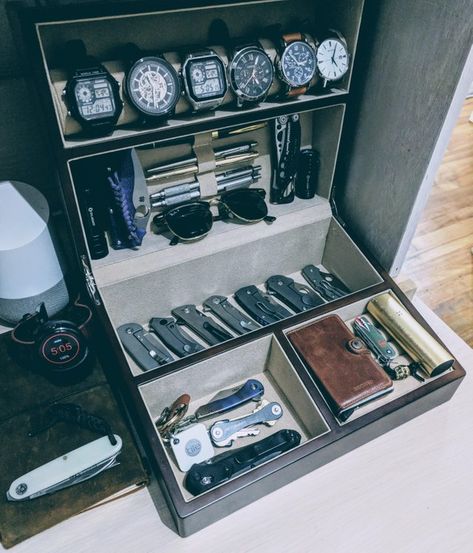 Storage Mens Closet Organization, Accessoires 4x4, Edc Gadgets, Gear Organizer, Men Closet, Edc Knife, Edc Gear, Survival Gear, Everyday Carry