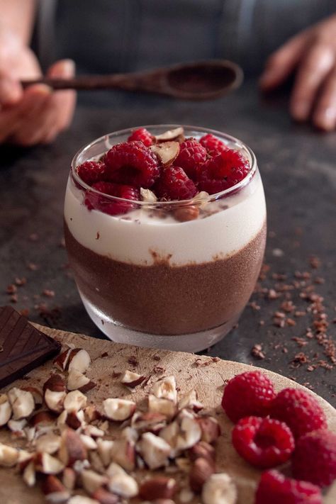 Chocolate Blended Chia Pudding Cacao Chia Pudding, Blended Chia Pudding, Healthy Protein Breakfast, Chia Pudding Breakfast, Nutritious Desserts, Healthy Vegan Desserts, Chia Pudding Recipes, Plant Based Breakfast, Creamy Desserts