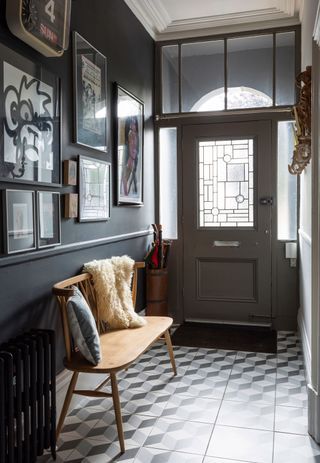 Grey Hallway Ideas, Grey Hallway, Bedroom Inspirations Minimalist, Hallway Flooring, Hallway Designs, Hallway Design, Hal Decor, Real Homes, Clean Bedroom