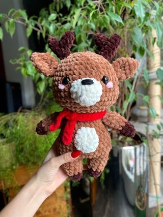 My last project ! Cute reindeer 😍🙈 : Amigurumi Easy Crochet Reindeer Free Pattern, Reindeer Crochet Pattern Free, Crochet Christmas Plushies, Crochet Reindeer Pattern Free, Crochet Reindeer Pattern, Reindeer Crochet Pattern, Crochet Tree Skirt, Reindeer Amigurumi, Amigurumi Reindeer