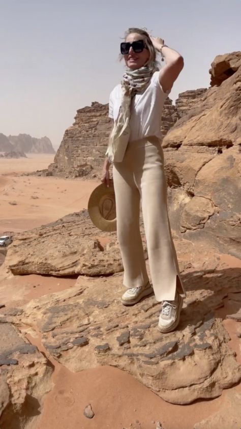 Desert Shoes Women Outfit, Desert Style Fashion, Egypt Outfits Women, Jordan Desert, Travel Outfits Women, Egypt Outfits, Erin Busbee, Neutral Scarf, Scarf Gucci