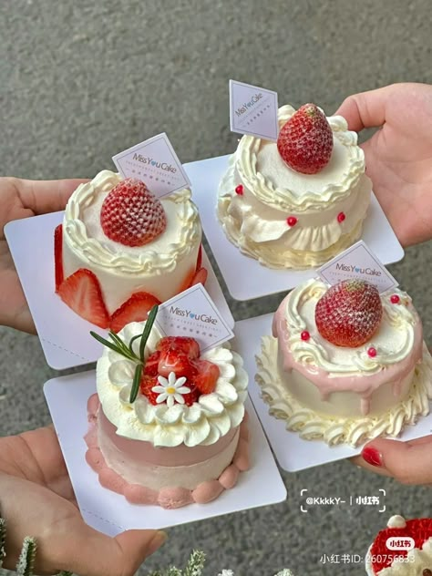 Cafe Desserts Aesthetic, Cute Birthday Desserts, Pretty Desserts Aesthetic, Rare Snacks, Kawaii Deserts, Cute Bakery Aesthetic, Aesthetic Bakery, Mini Torte, Pretty Desserts