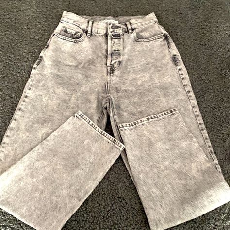 Woman’s Pacsun stone washed jeans size 25. Great condition~ Stone Washed Jeans Outfit, Washed Jeans Outfit, Stone Washed Jeans, Jeans Outfit, Washed Jeans, Mens Denim Short, Black Stone, Pacsun, Grey Jean