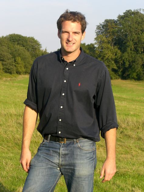 http://bit.ly/1l3u6tp TV historian Dan Snow "Twitter refusenik is ridiculous Luddite or taking stance." Your take? RT Dan Snow, Bad Hotel, Old Cabins, O Brian, The Older I Get, Inspiring People, Taxi Driver, See The World, Inspirational People