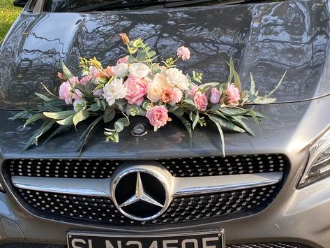 Car Bouquet Wedding, Bridal Car Flowers, Wedding Car Flower Decoration, Bride Car, Wedding Car Deco, Decoration With Flowers, Engagement Stage Decoration, Wedding Calendar, Bridal Car