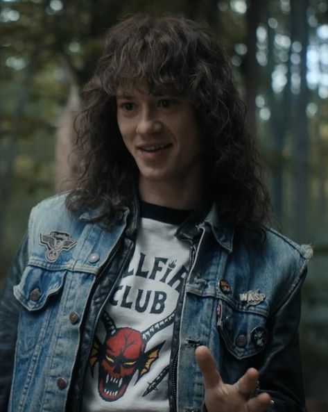 Edward "Eddie" Munson, portrayed by Joseph Quinn, is a main character in Stranger Things, being introduced in the fourth season. He is the leader of the Hellfire Club, the official D&D club of Hawkins High School, and an electric guitar player in his band Corroded Coffin. Main Article: Eddie Munson/History Eddie is a full-on nonconformist metalhead. He is hated by those who don't understand him, but loved by those who do. Eddie enjoys playing Dungeons & Dragons with his friends and has considera Drea Torres, Eddie Stranger Things, Stranger Things Eddie, Eddie Munson Stranger Things, Ian And Mickey, Joe Quinn, Edit Wallpaper, Stranger Things Tv, Stranger Things Dr