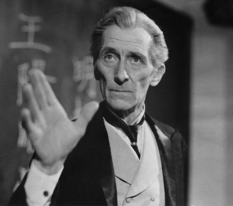 Peter Cushing Sherlock Holmes, Hammer Horror Films, Portraits Male, Peter Cushing, Hammer Horror, Hammer Films, Van Helsing, Christopher Lee, Vincent Price