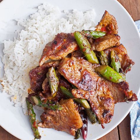 Pork and Asparagus with Chile-Garlic Sauce Pork Asparagus, Pasta Carbonara Recipe, Sticky Pork, Garlic Sauce Recipe, Andrew Zimmern, Carbonara Recipe, Asparagus Recipe, White Meat, Stir Fries