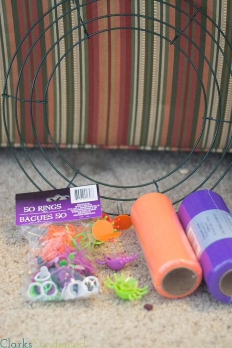 Halloween Tulle Wreath Diy, Decorating With Spiders For Halloween, Easy Dollar Tree Halloween Crafts, Dollar Tree Halloween Wreath Diy, Dollar Tree Spider, Spider Wreath Diy, Halloween Decorations Dollar Tree, Wreath With Tulle, Tule Wreath