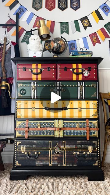 Harry Potter Drawers, Harry Potter Chest Of Drawers, Harry Potter Dresser Ideas, Harry Potter Dresser Diy, Harry Potter Furniture Ideas, Harry Potter Dresser, Harry Potter Furniture, Harry Potter Themed Room, Furniture Artist